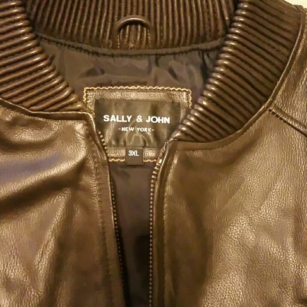 Men's Jacket - Picture 2 of 4